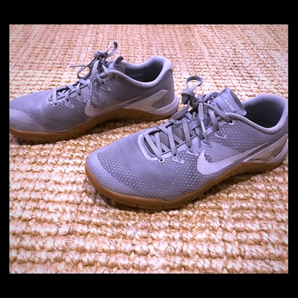 nike metcon 4 grey gum